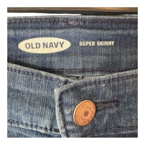 Old Navy Super-Skinny Jeans - Picture 3 of 4